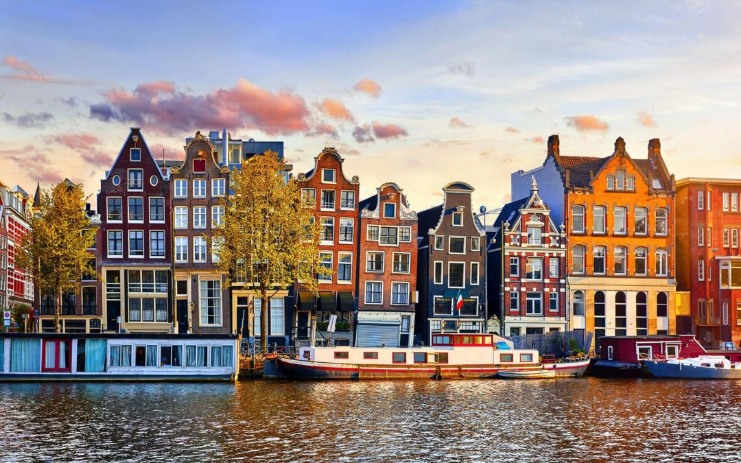 houses in the Netherlands over looking the water